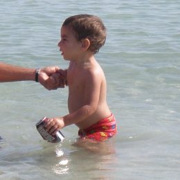 Ребенок боится воды — как преодолеть страх?