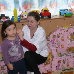 Как найти няню ребенку?