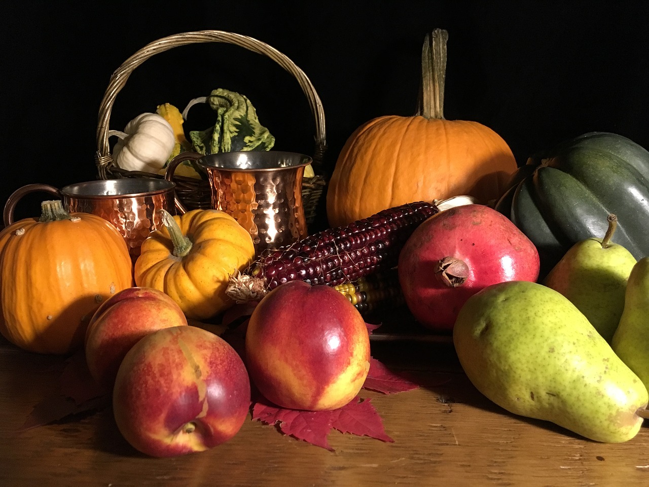 Осенняя композиция из овощей и фруктов 3 фото
